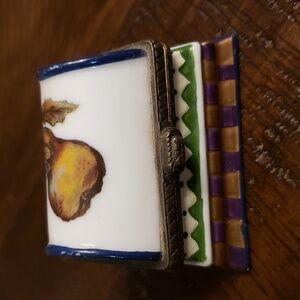 1997 Tracy Porter Trinket Box